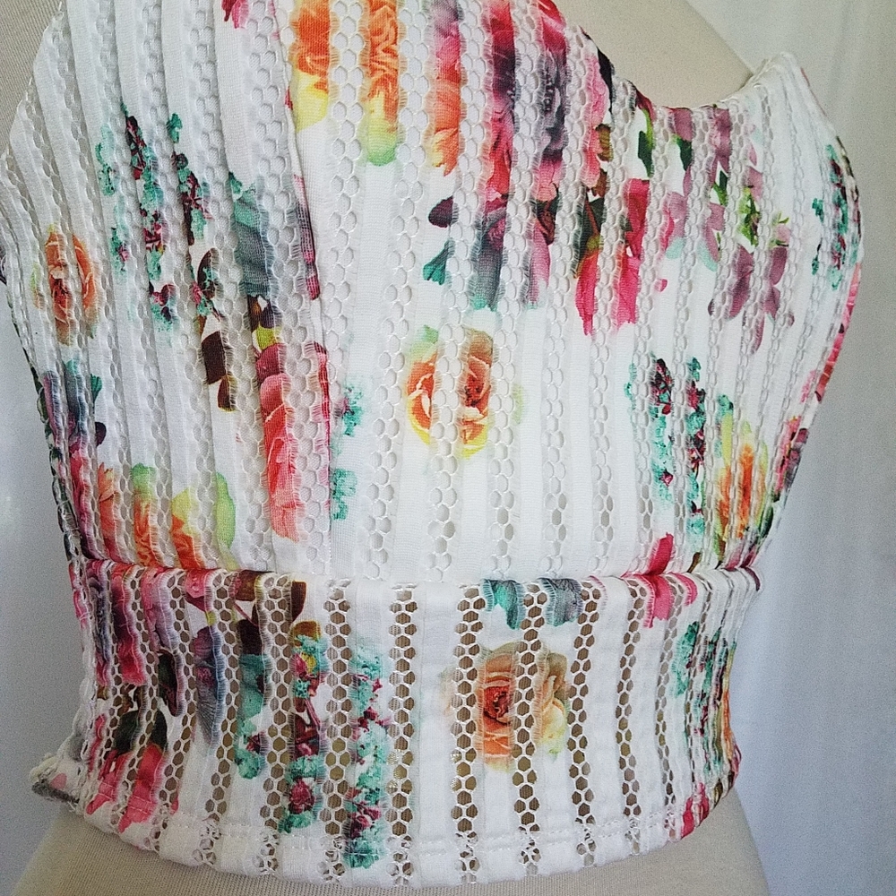 White Floral Print Crop Top - Picture 6 of 7
